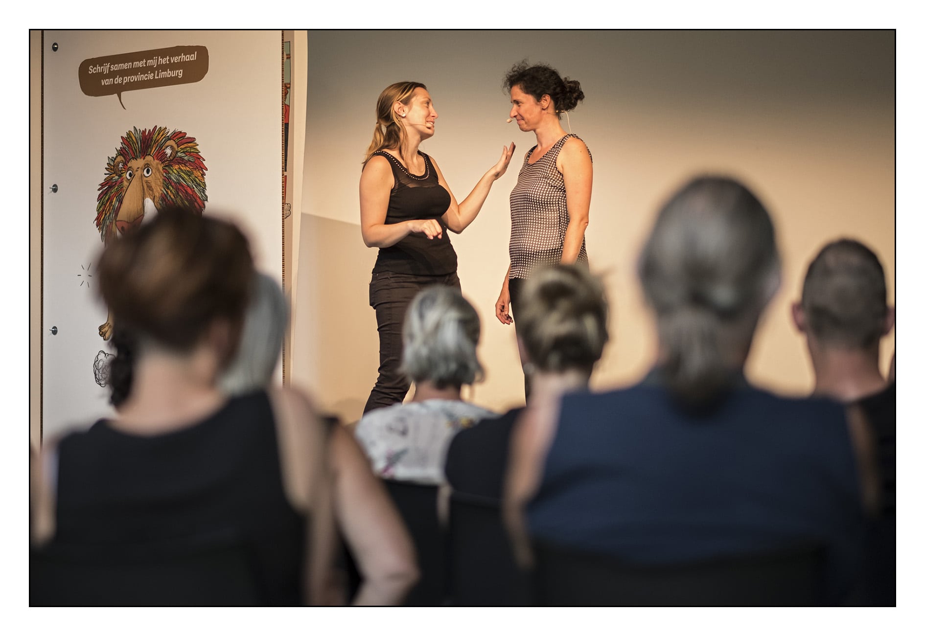 Improvisatietheater als intermezzo op studiedagen en andere bijeenkomsten. Hier voor de nieuwe missie en visie van de provincie Limburg.