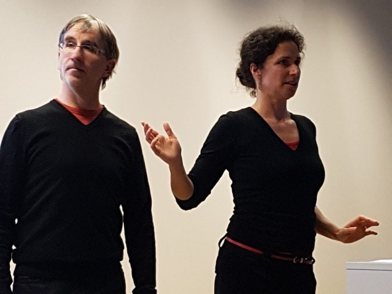 Marc Breban en Nathalie Van Renterghem tijdens een presentatie over leiderschap aan de KULeuven
